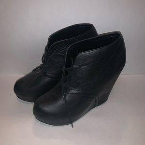 Size 9 black wedges